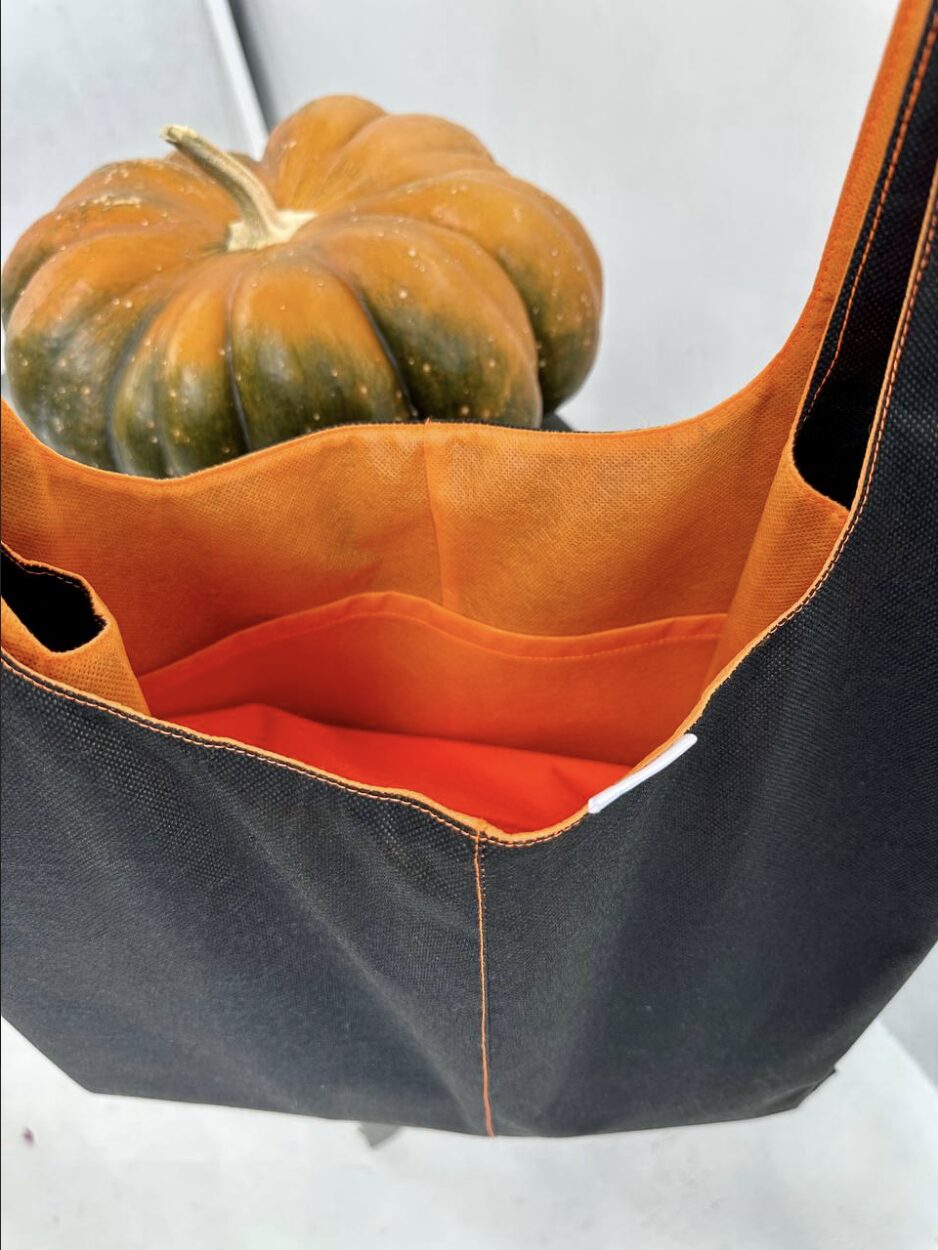 шопер рік вологостримуючий видно що в середині є кишеня