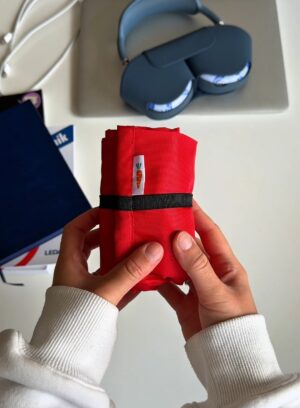 компактна сумка crossbody Morkwa червона складена у рулон