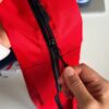 компактна сумка crossbody Morkwa червона складена у рулон
